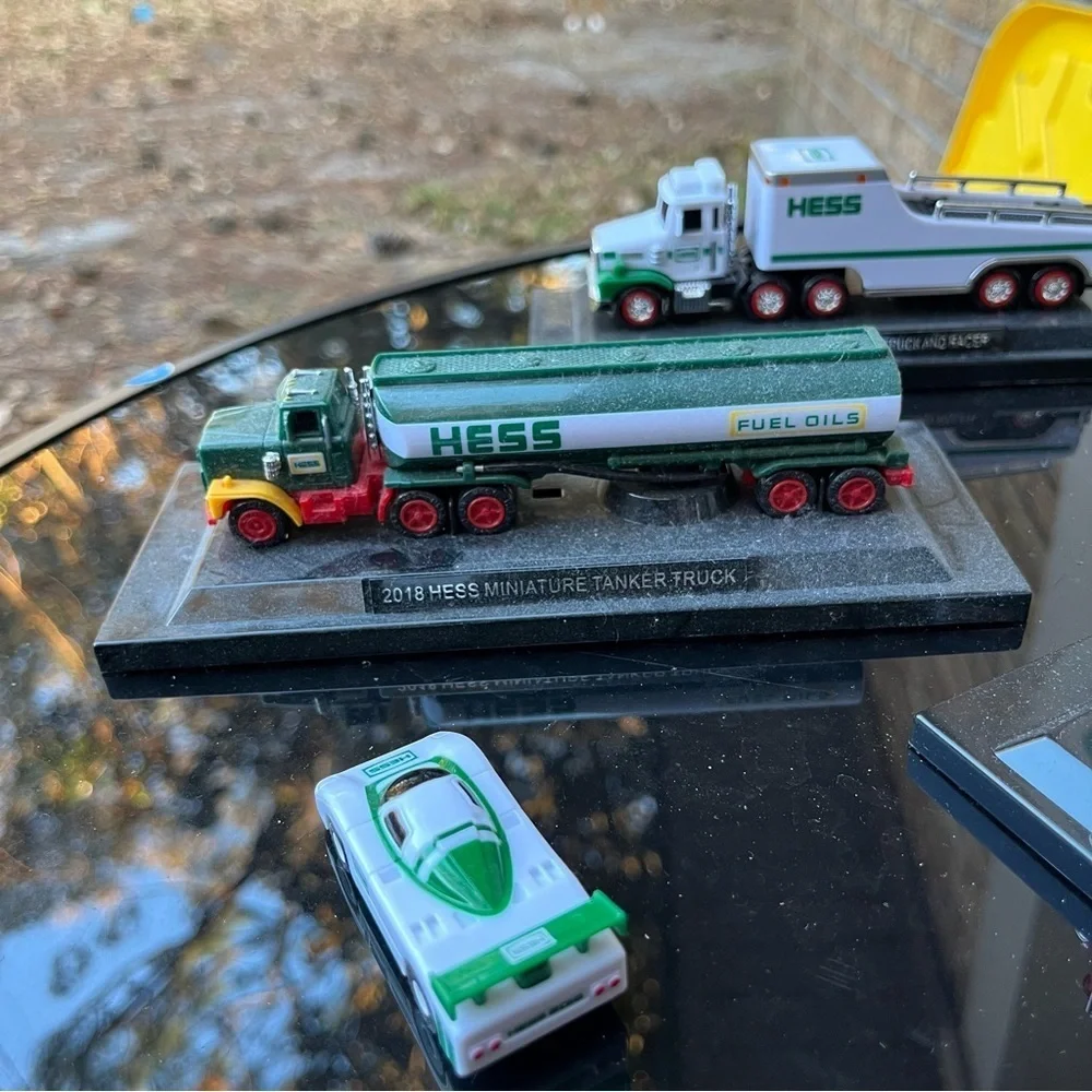 Mini HESS 2018 Vehicle Play Set - Red, Green, White